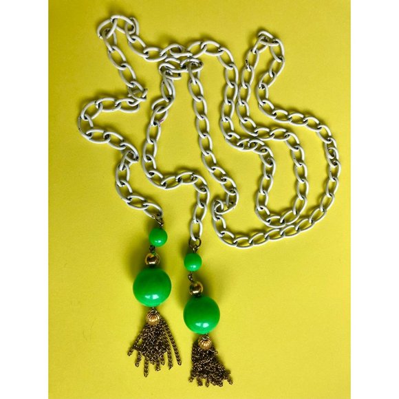Mod Vintage 1960's White Enamel Link and Green Bead Lariat Necklace - Picture 4 of 4